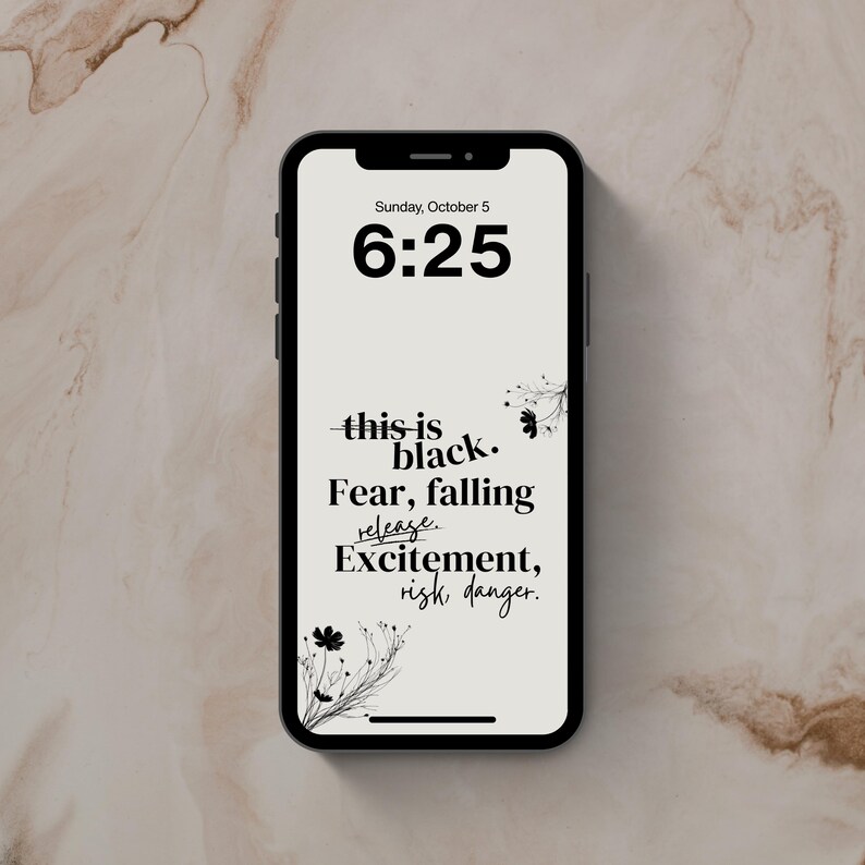 以下が含まれることがあります： 黒いスマートフォンには、午前6時25分と10月5日（日）の日付が表示されたロック画面が表示されています。画面には、ミニマリストデザインで、花柄のアクセントが付いた「this is black. Fear, falling release. Excitement, risk danger.」というテキストが表示されています。