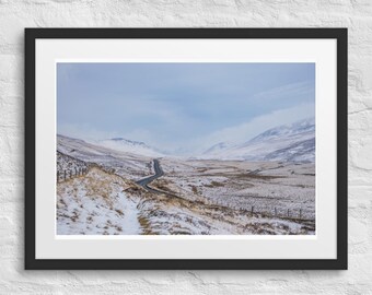 Winterreise: Cairngorms Snow Road gerahmte Kunst