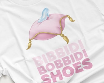 Buty Bibbidi Bobbidi Różowy unisex Softstyle T-Shirt/Koszula Kopciuszka/Tee Bibbidi Bobbidi Boo/Disney Fashion/Styl Disneya