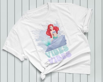 Ariel Little Mermaid Vibes Disney Unisex Softstyle T-Shirt / Disney Princess Camicia / Disney Vacation Camicia / Ariel Camicia / Sirena TShirt