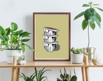 Peut inclure: Une impression encadrée de trois tasses en céramique blanche empilées avec des motifs floraux noirs et violets sur un fond jaune.