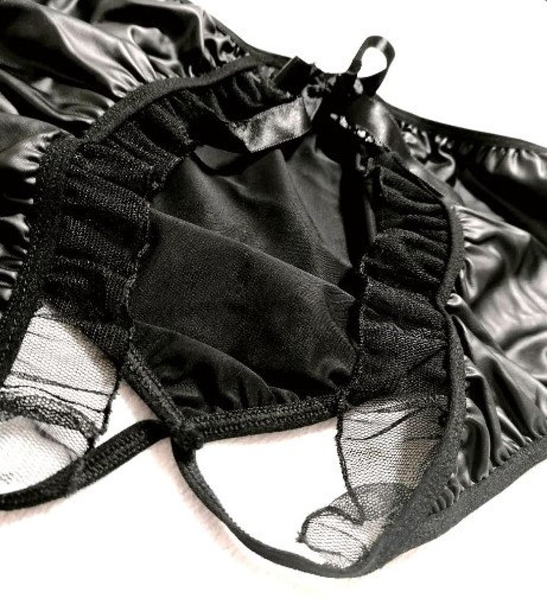 Culotte dos ouvert noir métallisé en look mouillé, dos ouvert, sousvêtements érotiques, sous