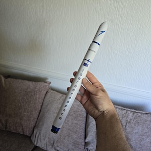 Spectrum Rocket Model – Isar Aerospace | 1:76 Scale (368mm / 14.5in) | European Space Launch Vehicle | Display Model | UK Seller