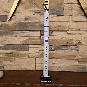 Spectrum Isar Aerospace Rocket Model + Stand – 1:76 Scale European Launch Vehicle (368mm)