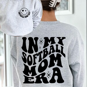 Felpa Softball Mom Era: Maglietta per il giorno della partita di Loud Proud Mama