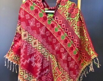 Poncho multicolore en laine tissée à la main, modèle unisexe, poche avant, capuche pointue, style Rajasthan, rouge vert