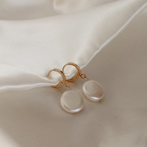 Coin Pearl Huggies