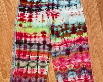 Pantalones teñidos a mano reciclados / Talla mediana para mujer / Teñidos a mano / Únicos en su tipo