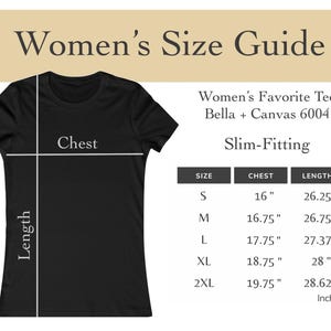K&ouml;nnte beinhalten: Gr&ouml;&szlig;entabelle f&uuml;r Damen-T-Shirts, die Brust- und L&auml;ngenma&szlig;e in Zoll f&uuml;r die Gr&ouml;&szlig;en S, M, L, XL und 2XL zeigt. Die Tabelle ist mit "Women's Favorite Tee Bella + Canvas 6004 Slim-Fitting" betitelt.