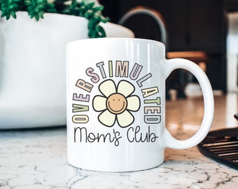 Plik PNG Klubu Nadmiernej Stymulacji Mamy | Uśmiechnięta Buźka Retro Daisy | Humor Mamy Cyfrowy Projekt | Sublimacja DTF | TYLKO do Pobrania Cyfrowego