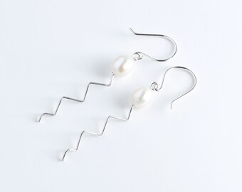 Boucles d'oreilles pendantes en argent sterling 925 avec perle d'eau douce, goutte de perle minimaliste unique faite à la main, boucles d'oreilles en perles naturelles de tous les jours, cadeau pour elle