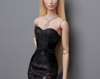 Kleines schwarzes oder weißes Kleid für Fashion-Royalty oder Kleidung für Nu Face Puppen