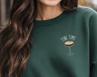 sweat-shirt expresso martini, chemise tini time, martinis et bikinis bachelorette, sweat-shirt minimaliste, cadeau pour amateur de martini, cadeau pour un ami