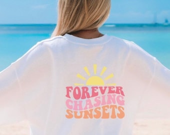 Forever Chasing Sunsets-sweater, festivalsweater, trendy zomersweater esthetiek, positief sweatshirt, woorden op de achterkant, beachy