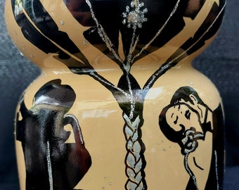 Large, shapely vase with Art Deco painting, sand-colored, tango dancing lovers and palm trees with partial silver/glitter decoration