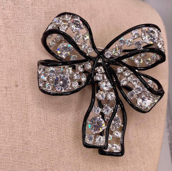 Vintage KJL Kenneth Jay Lane 3D Bow Brooch - image 3
