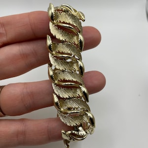 Vintage Lisner Gold Tone Bracelet