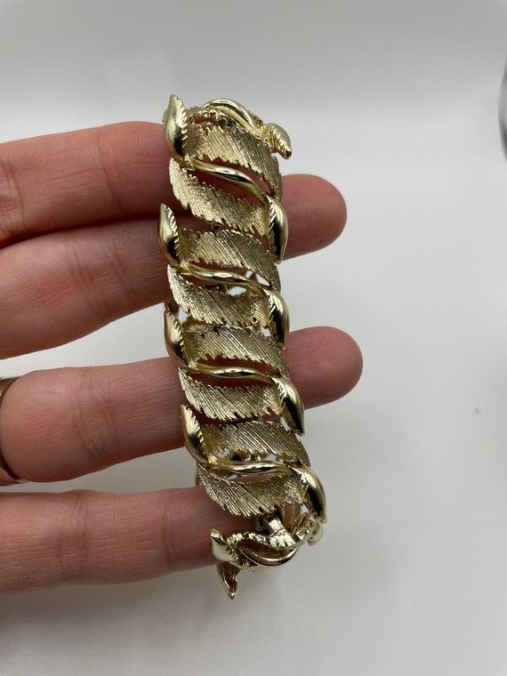 Vintage Lisner Gold Tone Bracelet