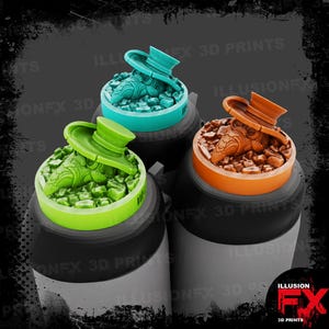Puede incluir: Tres recipientes cilíndricos con tapas que presentan una máscara de médico de la peste con un sombrero de ala ancha que emerge de una base texturizada. Las tapas son verde azulado, verde lima y naranja, con el texto ILLUSIONFX 3D PRINTS.