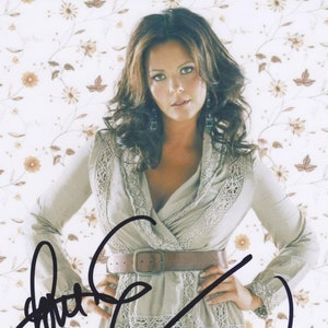 Signed SARA EVANS Autographed Photo with COA