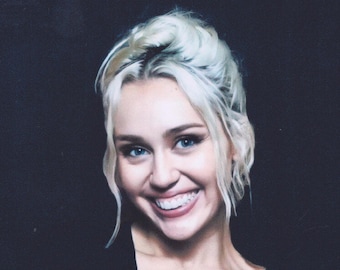 Signed MILEY CYRUS Photo with COA Autographed - Hannah Montana