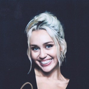 Signed MILEY CYRUS Photo with COA Autographed - Hannah Montana
