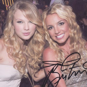 テイラースウィフト Taylor Swift 直筆サイン入りCD 2枚セット Amazon.co.jp: 【本人直筆サイン入りCD】テイラー スウィフト Taylor