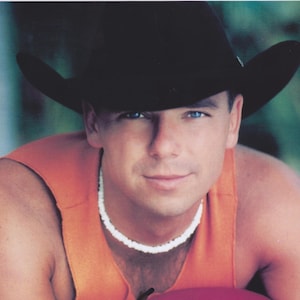 Signed KENNY CHESNEY Autographed Photo w/ COA Country Music Beach