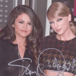 2X Signed Taylor SWIFT & Selena GOMEZ Photo with COA Autographed Country Pop