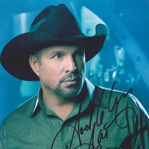 Signed GARTH BROOKS Autographed Photo w/ COA