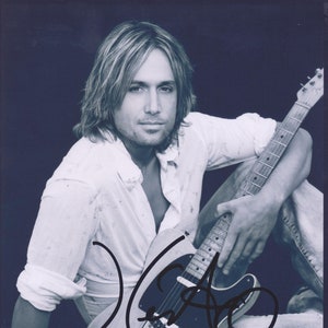 Signed KEITH URBAN Autographed Photo w/ COA Country