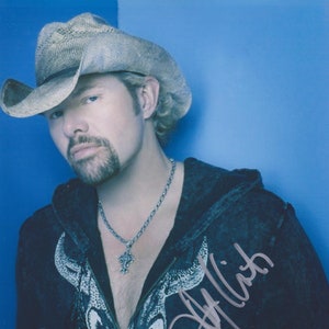 Signed TOBY KEITH Autographed Photo w/ COA Country
