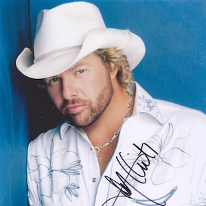 Signed TOBY KEITH Autographed Photo w/ COA Country