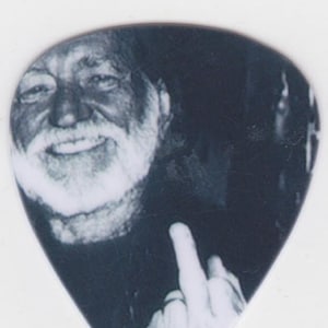 RaRe WILLIE NELSON giving the finger Guitar Pick Country Outlaw USA