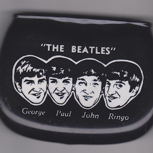 ViNtAgE 1964 The BEATLES Squeeze COIN PURSE George Paul John Ringo + 5 Collectible Guitar Picks