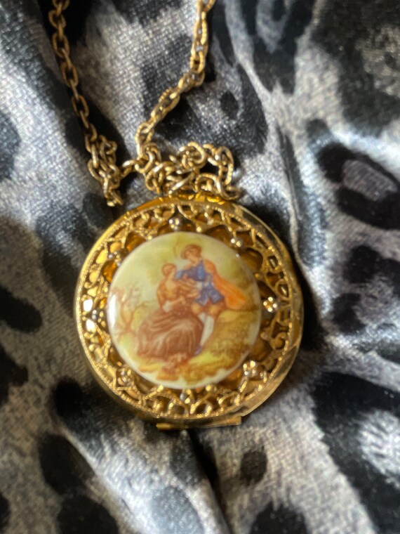 Vintage Courting Couple Locket