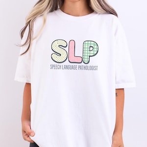 Camiseta SLP, regalo para patólogo del lenguaje del habla, linda camiseta con letras acolchadas, camiseta de gran tamaño para profesores de habla, graduación de SLPA, terapeuta, estudiante