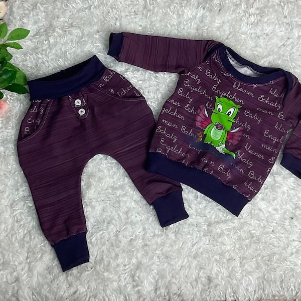 Kinder Set "Schnuller Drache", Kleiderset für Baby, Drache mit Schnuller für Kinder, Hose & Sweatshirt in Weinrot, Babyset Drache Jersey