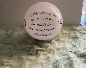 Solarkugel " Für die einen ist es Chaos...", Outdoorlicht, Gartenlampe, Geschenke für Jung und Alt, Leuchte für Gartenwege personalisiert.