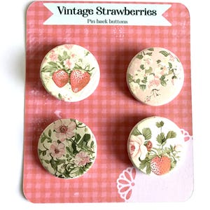 Vintage strawberries pins/Vintage Strawberries pin-back button set/Strawberry pins/Strawberries and flowers pins/Floral strawberry pins