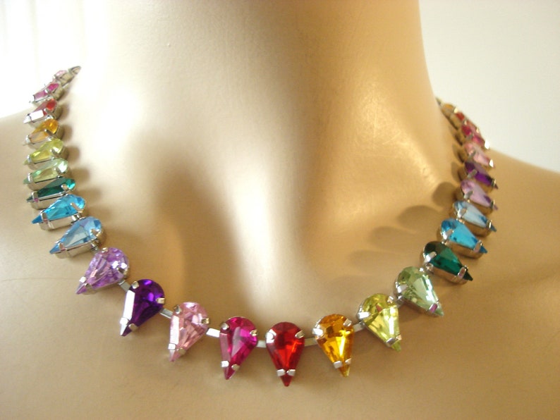 Rainbow Swarovski Crystal Collar Necklace Y2K Retro Like Tennis Choker Tear Drop Pear Cut Pride Queen Zircon Multicolor Rhinestone Gemstone Bild 3