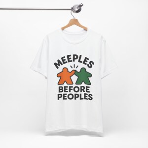 Maglietta divertente &quot;Meeples Before Peoples&quot; / Regalo per giocatori da tavolo, Maglietta per una serata di giochi da tavolo, Maglietta per amanti di Meeple per gli appassionati di giochi da tavolo
