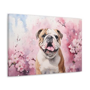 Englische Bulldogge Aquarell Leinwanddruck - Wandkunst Geschenk für Bulldoggenbesitzer, Englische Bulldogge sitzend vor zarten Kirschblüten im Hintergrund