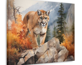 Könnte beinhalten: Ein Aquarellbild eines Berglöwen, der auf einem felsigen Vorsprung steht. Der Löwe blickt den Betrachter mit einem ernsten Ausdruck direkt an. Der Hintergrund ist ein nebliger Wald mit Herbstlaub.