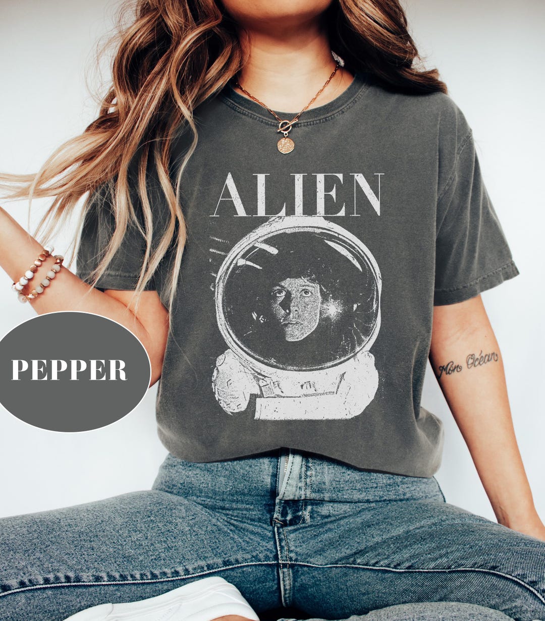 Vintage Alien Movie T-shirt: 1979 Horror Film Tee - Etsy