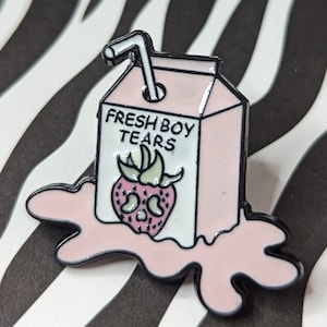 Pin de esmalte Fresh Boy Tears Skullberry Milkbox