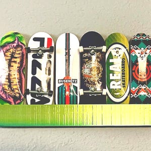 3D Printed Fingerboard Stand: Wall Mounted Tech Deck Rack