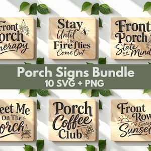 Può includere: Una collezione digitale di sei insegne quadrate in legno con tipografia e illustrazioni nere. Il testo include Front Porch Therapy, Stay Until The Fireflies Come Out, Front Porch State of Mind, Meet Me On The Porch, Porch Coffee Club e Front Row To Every Sunset.