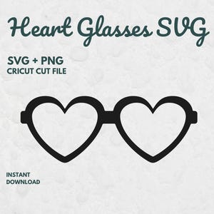 Könnte beinhalten: Schwarzes herzförmiges Brillen-SVG-Design. Das Bild enthält den Text "Heart Glasses SVG" und "SVG + PNG CRICUT CUT FILE". Die Worte "INSTANT DOWNLOAD" sind ebenfalls vorhanden. Die Brille ist ein einfaches, kühnes Design.