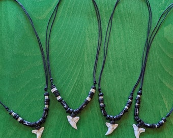 1 x Shark Tooth Necklace Surfer Shark Tooth Mako Shark Beach Pendant Handmade Length Adjustable Unisex Men Women Children